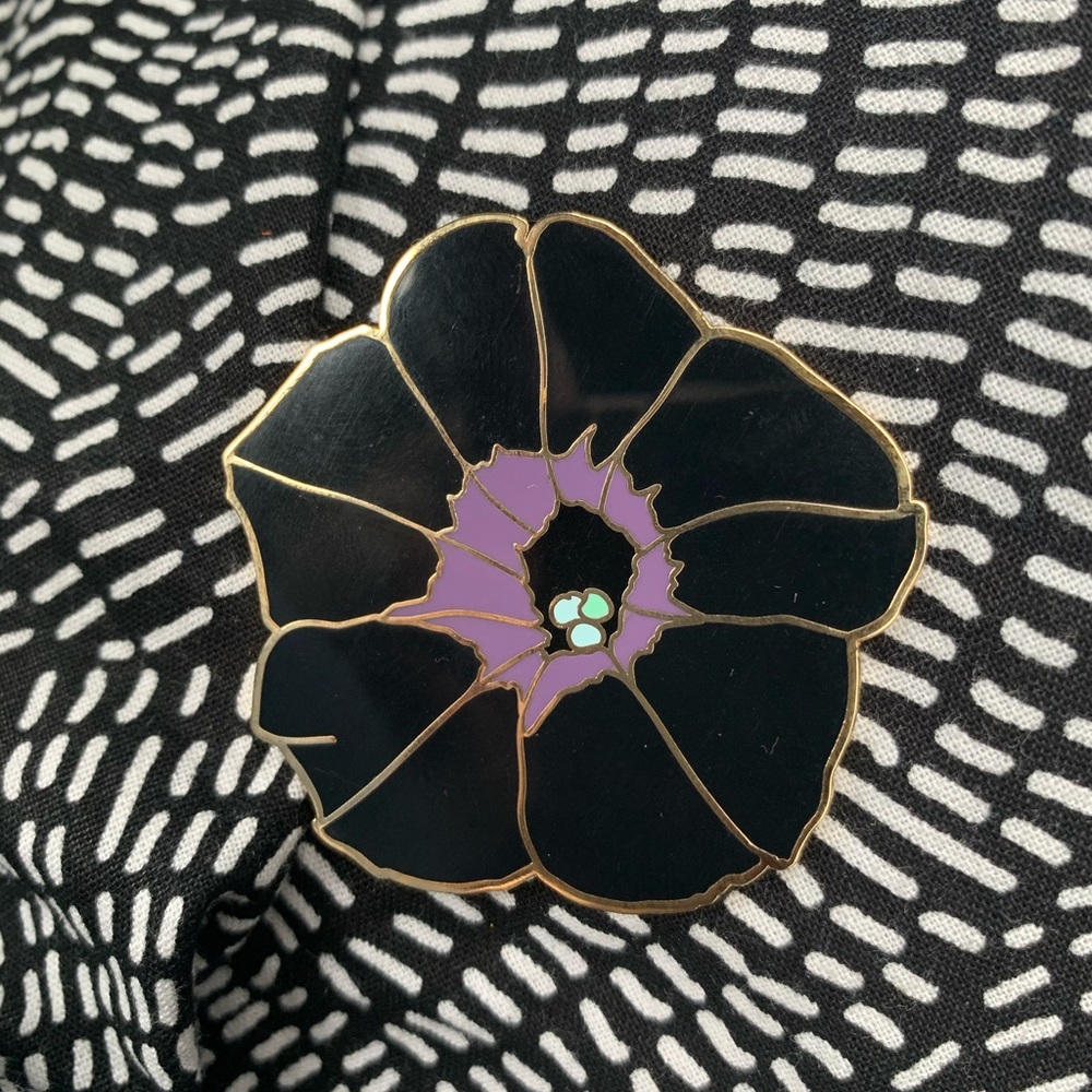 A beautiful pin - Picture 2 of 3
